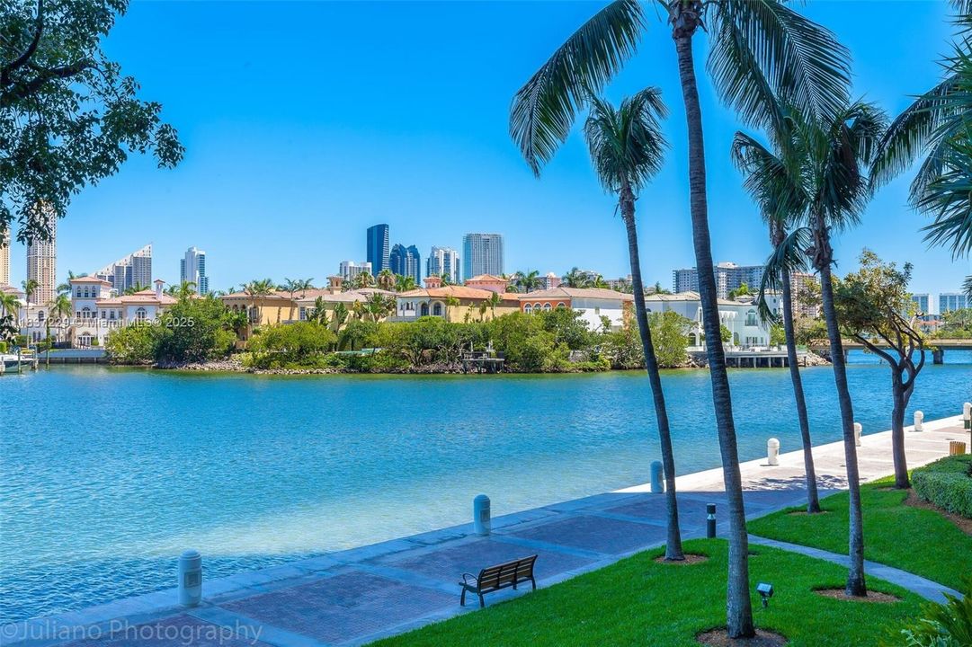 合同活跃: $1,600,000 (3 贝兹, 3 浴室, 2690 平方英尺)