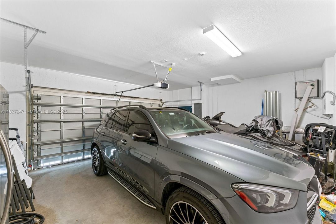 Recently Rented: $4,700 (5 beds, 3 baths, 2640 Square Feet)