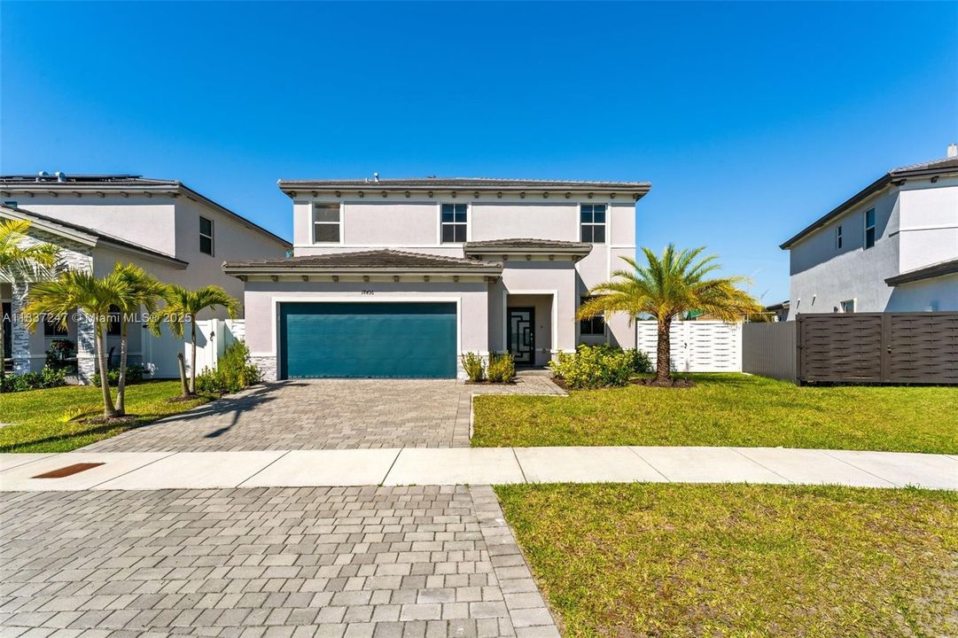 Recently Rented: $4,700 (5 beds, 3 baths, 2640 Square Feet)