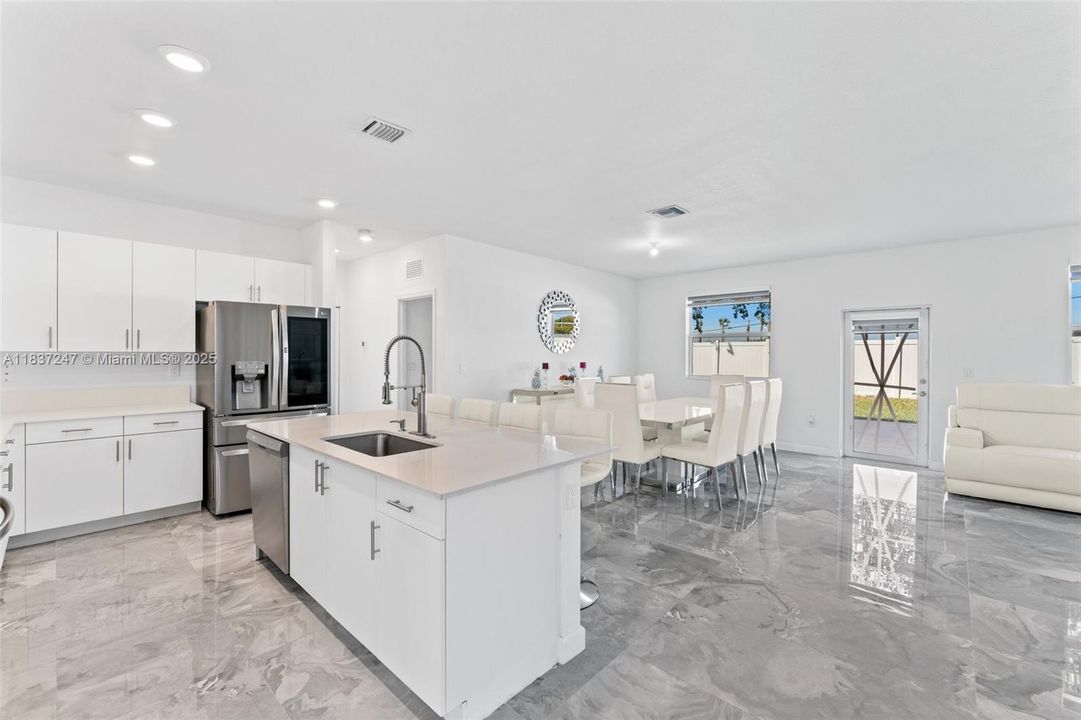 Recently Rented: $4,700 (5 beds, 3 baths, 2640 Square Feet)