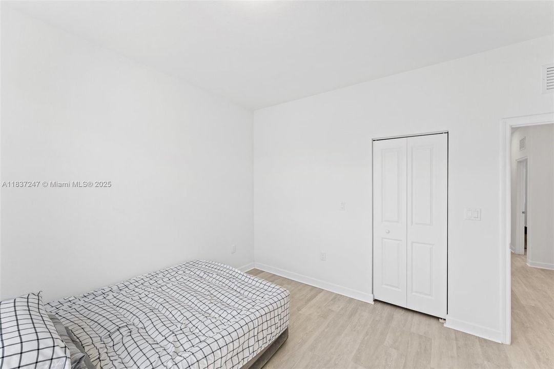 Recently Rented: $4,700 (5 beds, 3 baths, 2640 Square Feet)