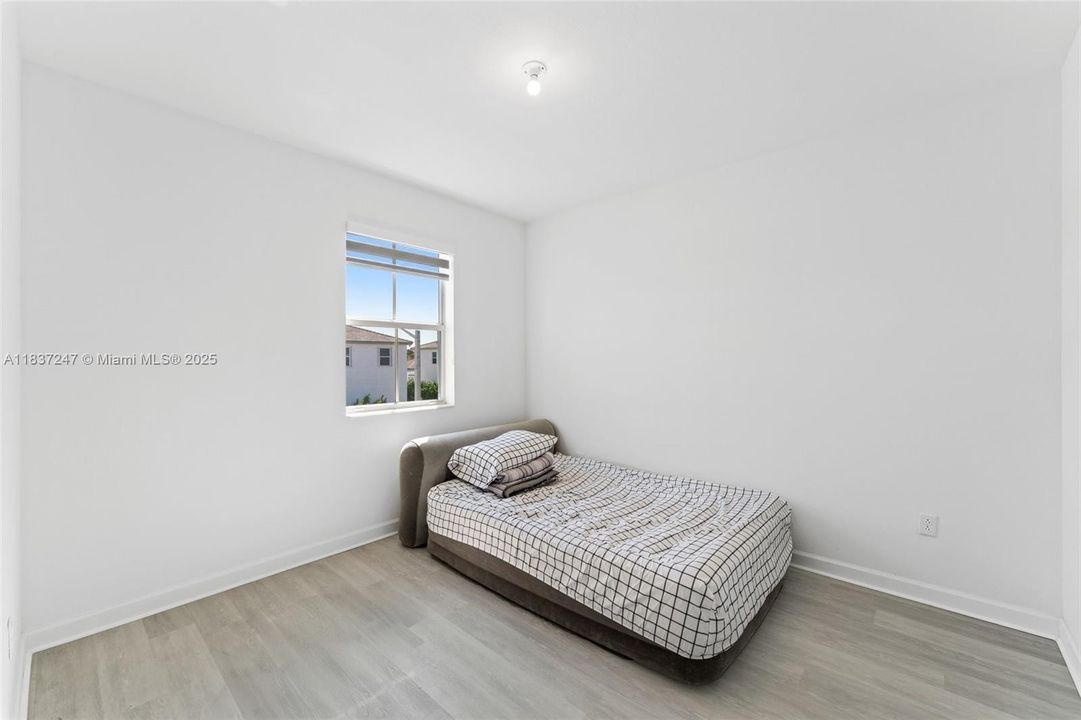 Recently Rented: $4,700 (5 beds, 3 baths, 2640 Square Feet)