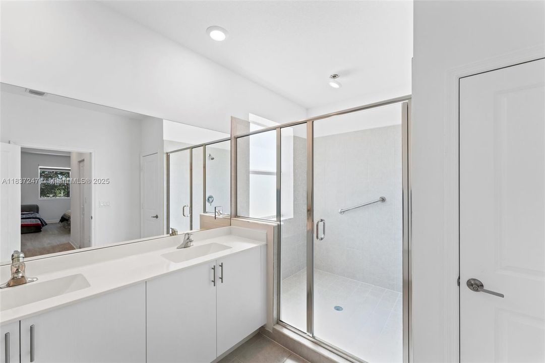 Recently Rented: $4,700 (5 beds, 3 baths, 2640 Square Feet)