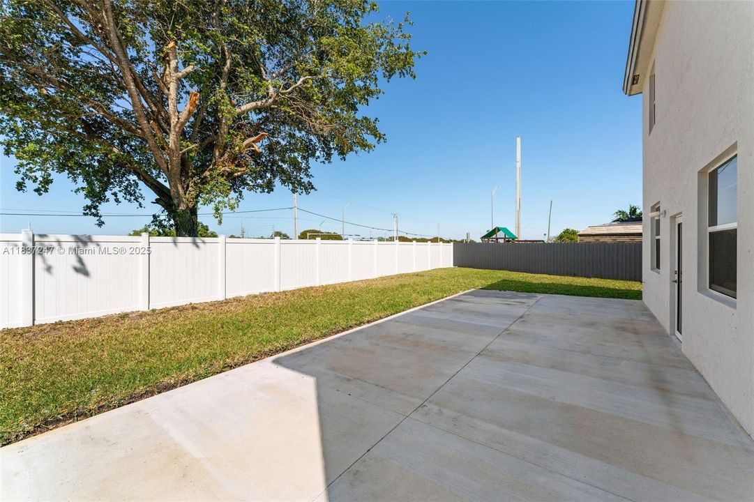 Recently Rented: $4,700 (5 beds, 3 baths, 2640 Square Feet)