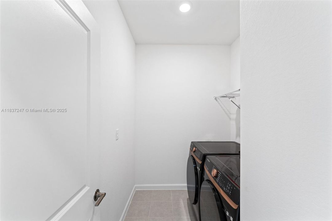 Recently Rented: $4,700 (5 beds, 3 baths, 2640 Square Feet)