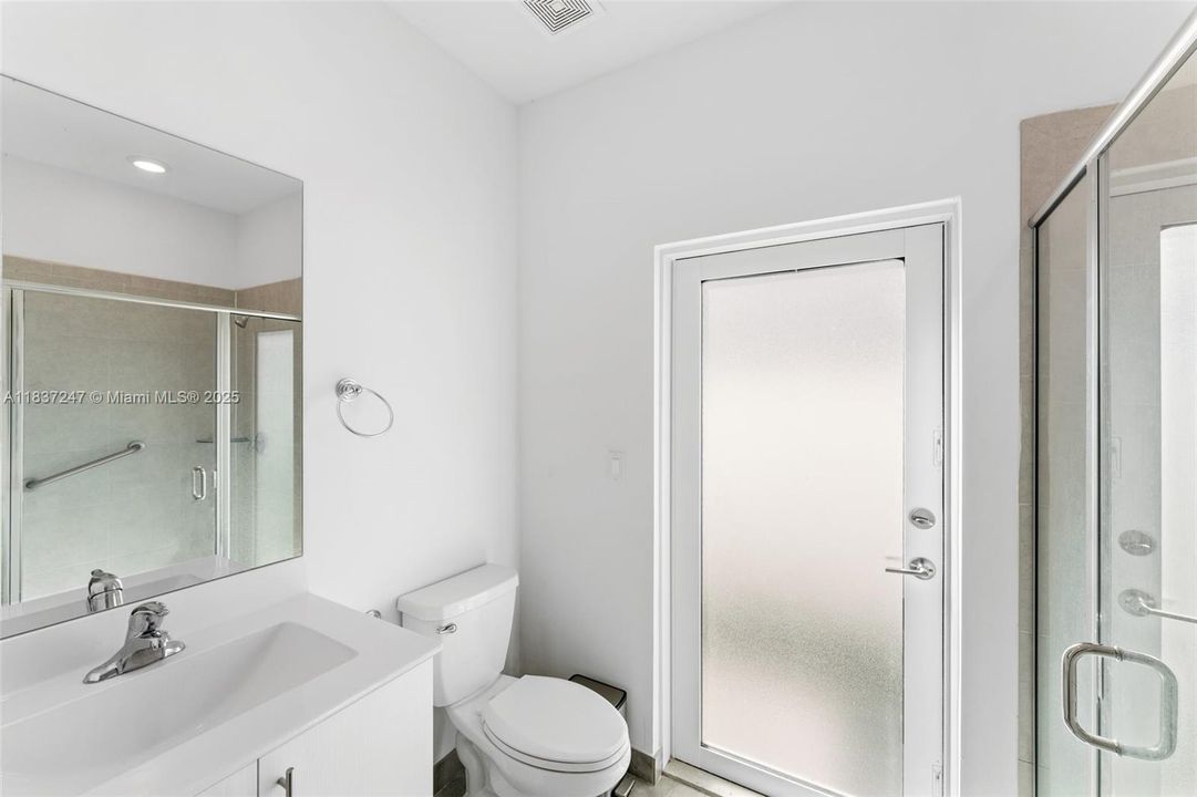 Recently Rented: $4,700 (5 beds, 3 baths, 2640 Square Feet)