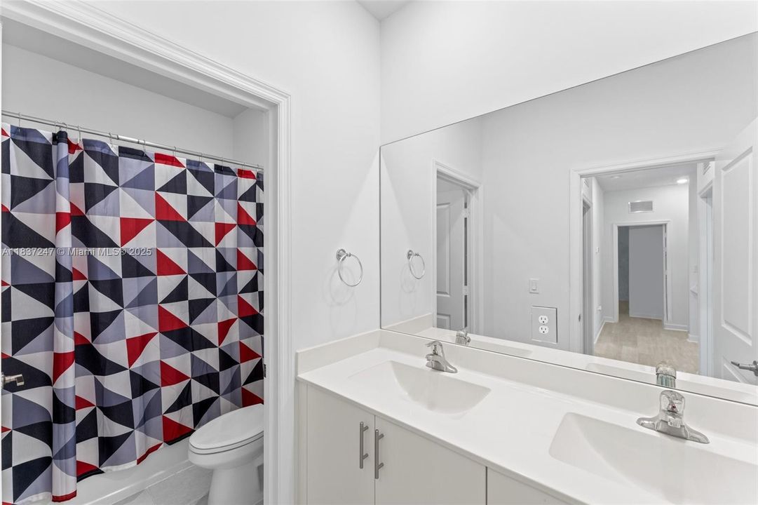 Recently Rented: $4,700 (5 beds, 3 baths, 2640 Square Feet)