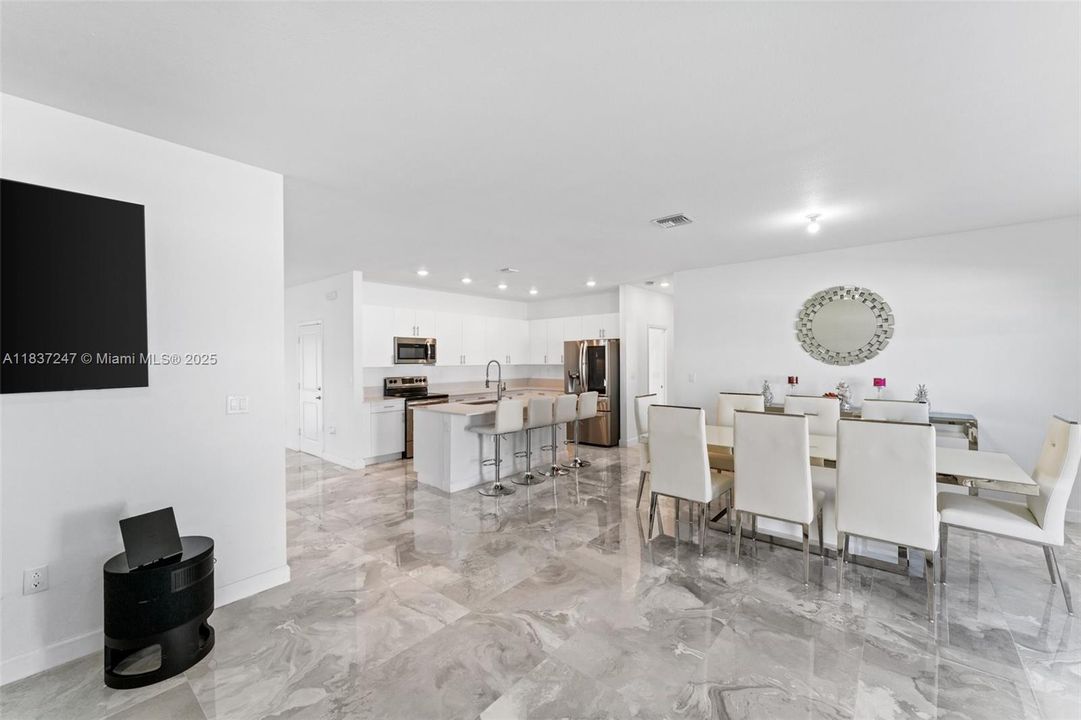 Recently Rented: $4,700 (5 beds, 3 baths, 2640 Square Feet)