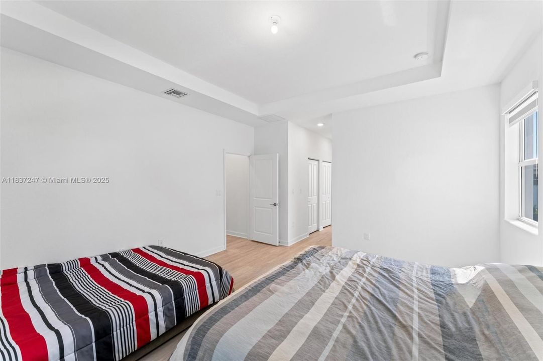 Recently Rented: $4,700 (5 beds, 3 baths, 2640 Square Feet)