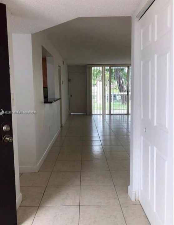 Recently Sold: $315,000 (1 beds, 1 baths, 899 Square Feet)