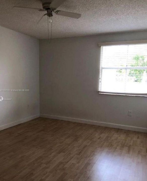 Recently Sold: $315,000 (1 beds, 1 baths, 899 Square Feet)