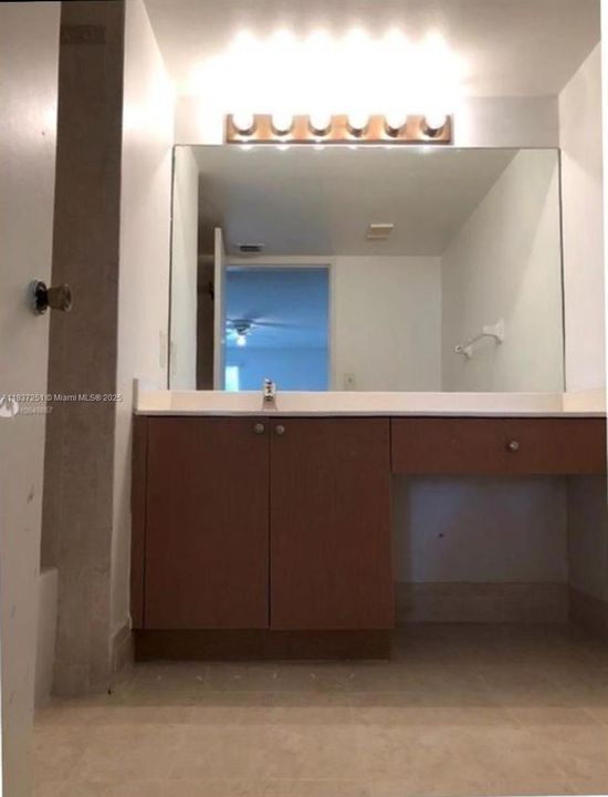 Recently Sold: $315,000 (1 beds, 1 baths, 899 Square Feet)