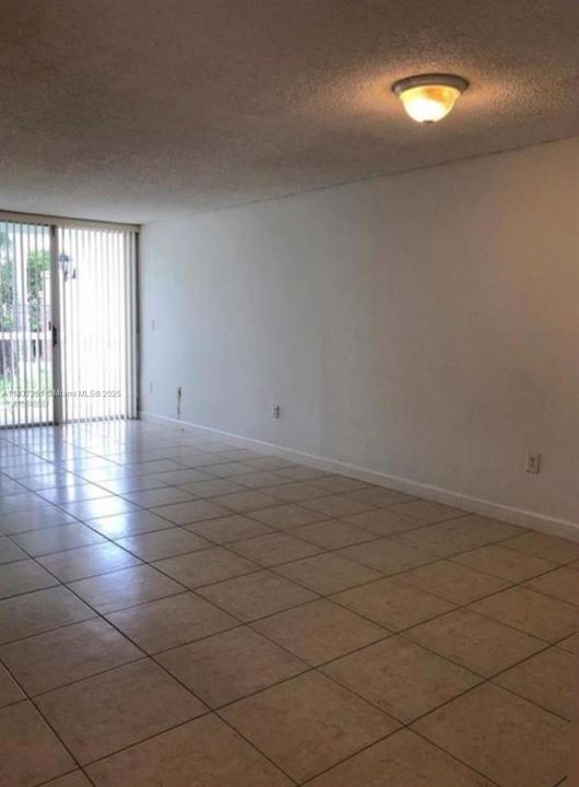 Recently Sold: $315,000 (1 beds, 1 baths, 899 Square Feet)