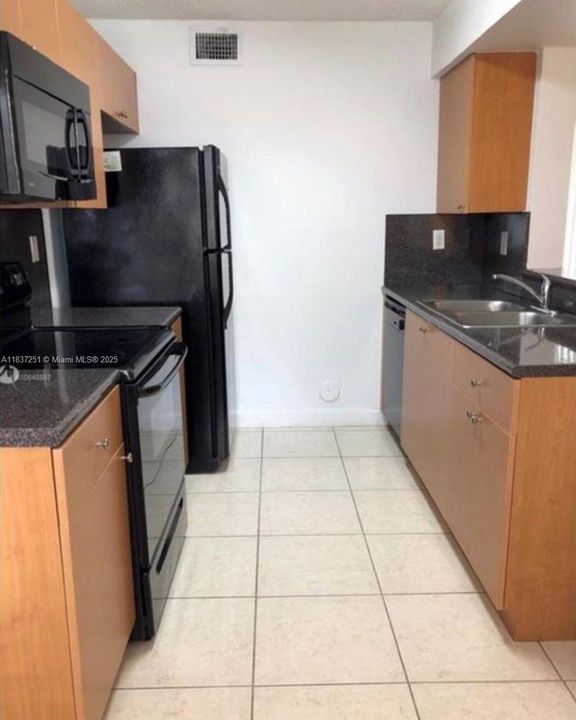 Recently Sold: $315,000 (1 beds, 1 baths, 899 Square Feet)