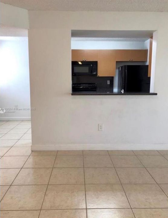 Recently Sold: $315,000 (1 beds, 1 baths, 899 Square Feet)