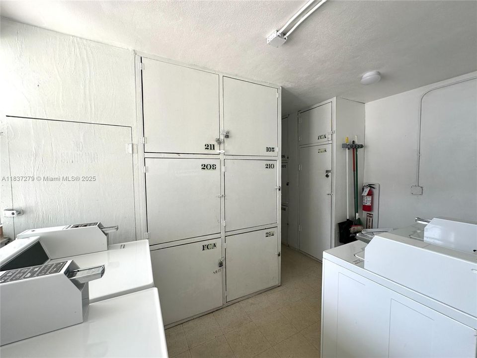 LAUNDRY ROOM WITH STORAGE UNIT