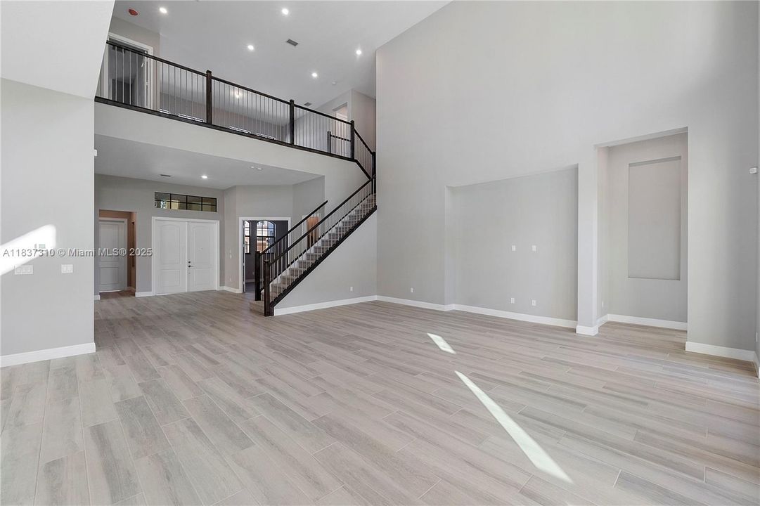 En Venta: $1,990,000 (5 camas, 5 baños, 5030 Pies cuadrados)