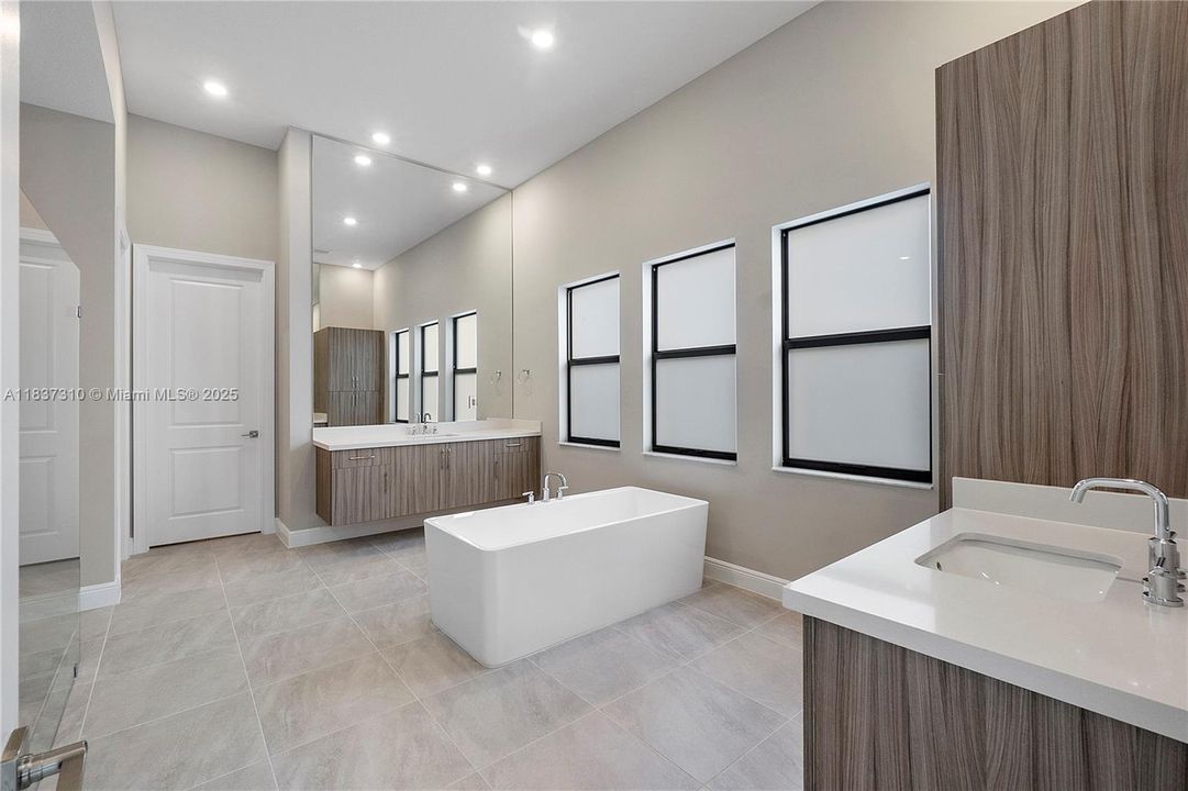 En Venta: $1,990,000 (5 camas, 5 baños, 5030 Pies cuadrados)