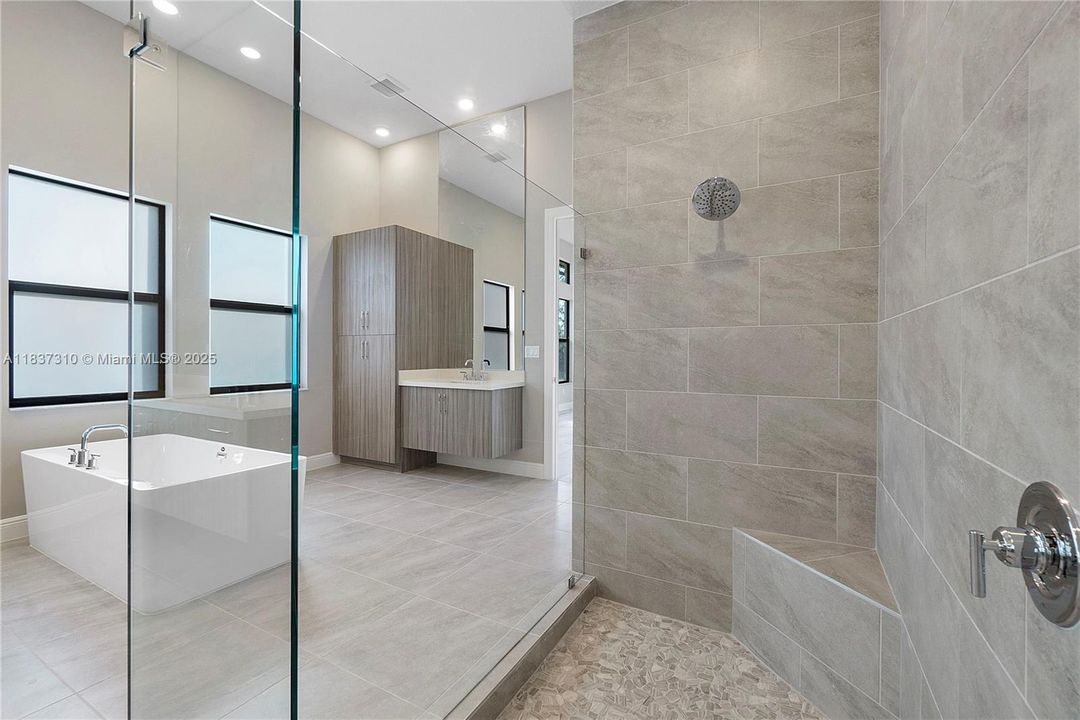 En Venta: $1,990,000 (5 camas, 5 baños, 5030 Pies cuadrados)