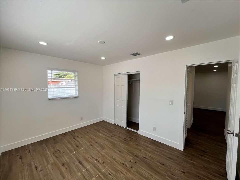 Recently Rented: $2,750 (3 beds, 1 baths, 1075 Square Feet)