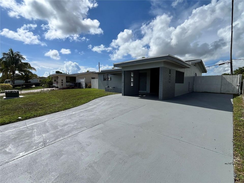 Recently Rented: $2,750 (3 beds, 1 baths, 1075 Square Feet)