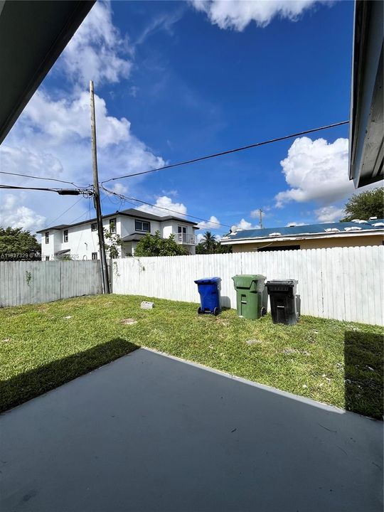 Recently Rented: $2,750 (3 beds, 1 baths, 1075 Square Feet)