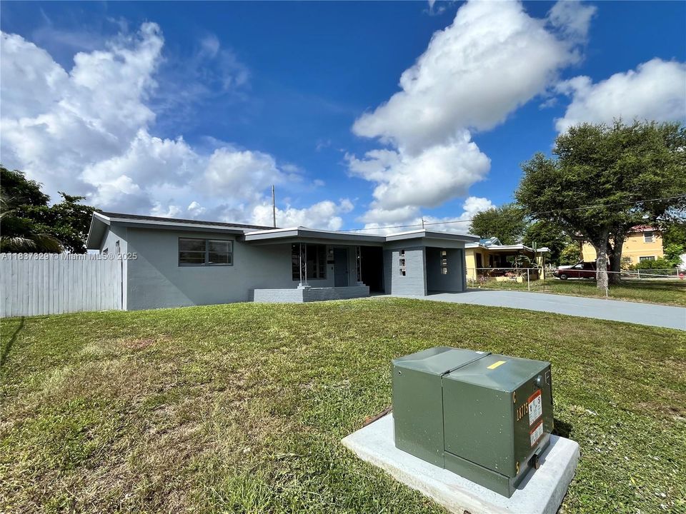 Recently Rented: $2,750 (3 beds, 1 baths, 1075 Square Feet)