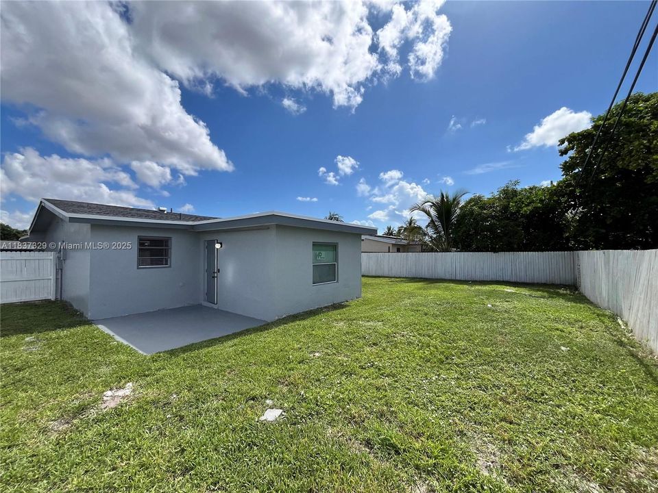 Recently Rented: $2,750 (3 beds, 1 baths, 1075 Square Feet)