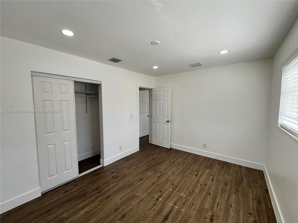 Recently Rented: $2,750 (3 beds, 1 baths, 1075 Square Feet)