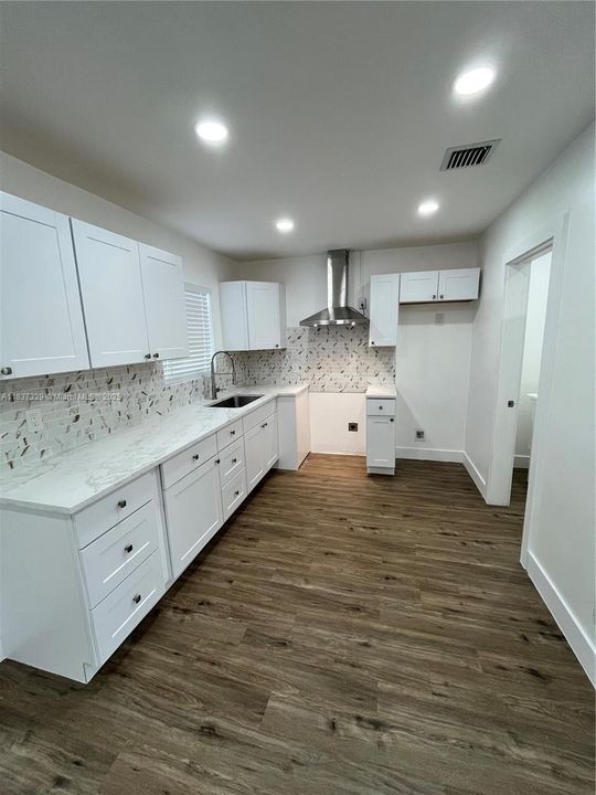 Recently Rented: $2,750 (3 beds, 1 baths, 1075 Square Feet)