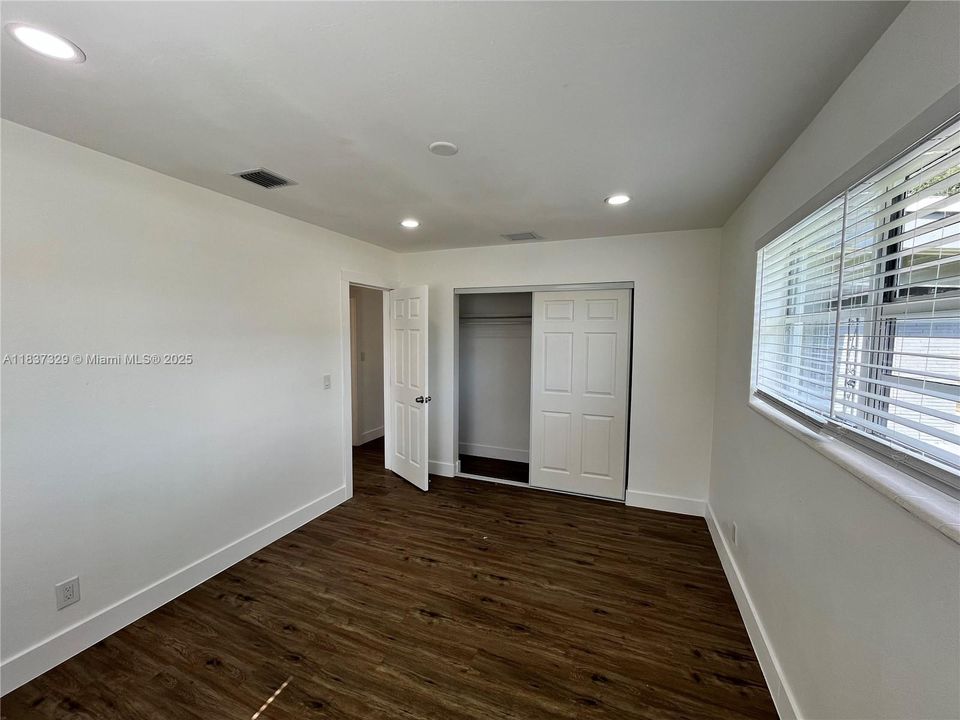 Recently Rented: $2,750 (3 beds, 1 baths, 1075 Square Feet)