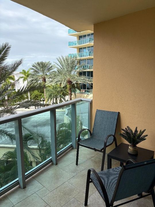 For Rent: $2,600 (1 beds, 1 baths, 745 Square Feet)