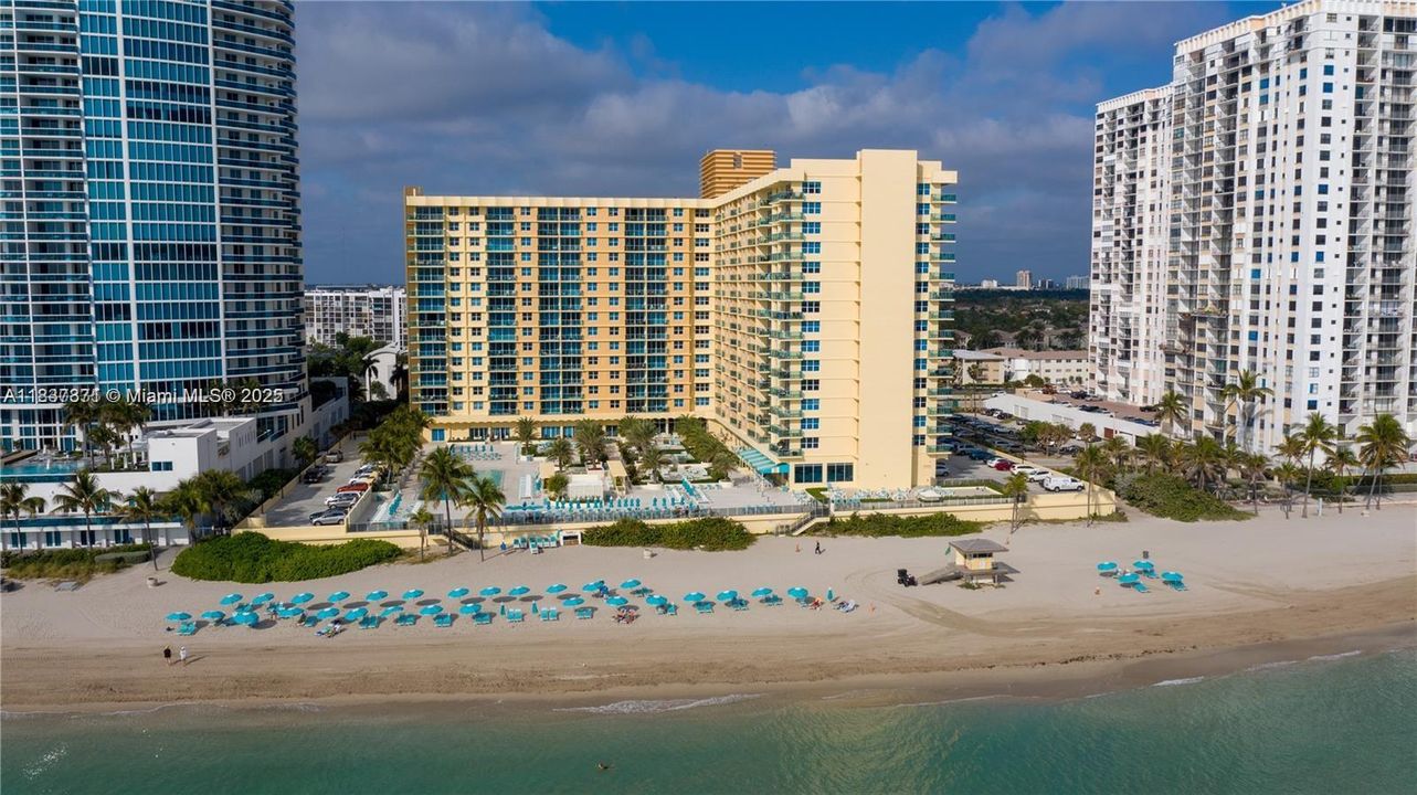 For Rent: $2,600 (1 beds, 1 baths, 745 Square Feet)