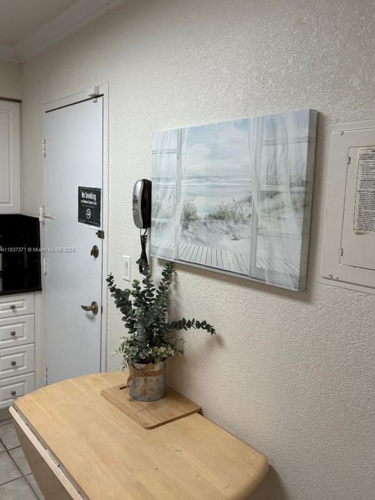 For Rent: $2,600 (1 beds, 1 baths, 745 Square Feet)