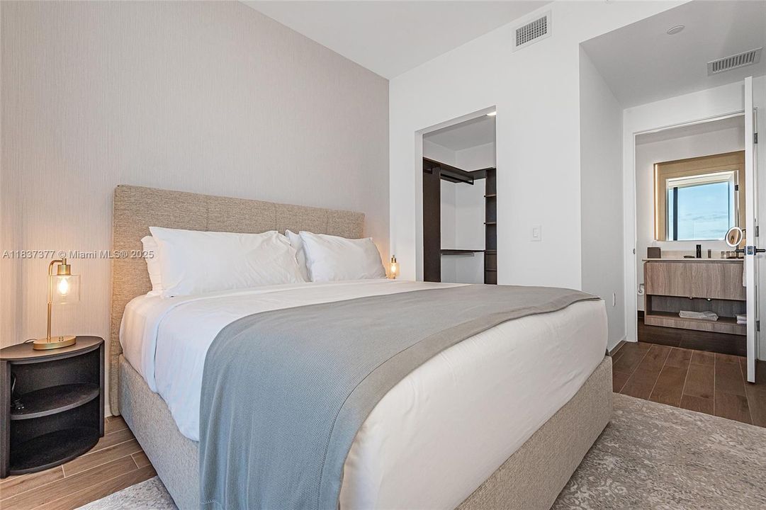 待售: $1,399,000 (2 贝兹, 2 浴室, 818 平方英尺)