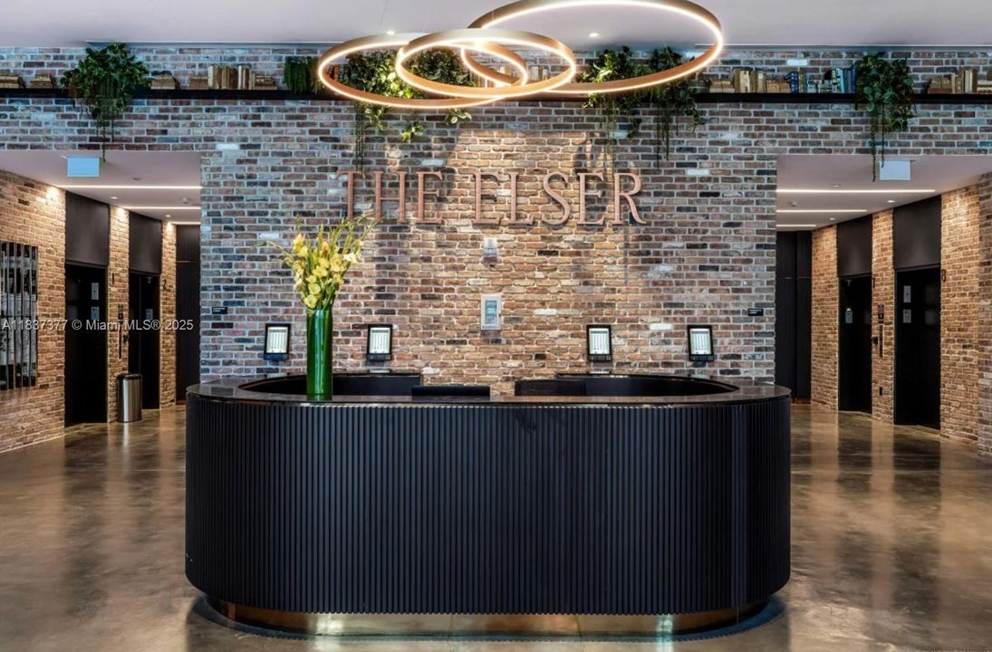 待售: $1,399,000 (2 贝兹, 2 浴室, 818 平方英尺)