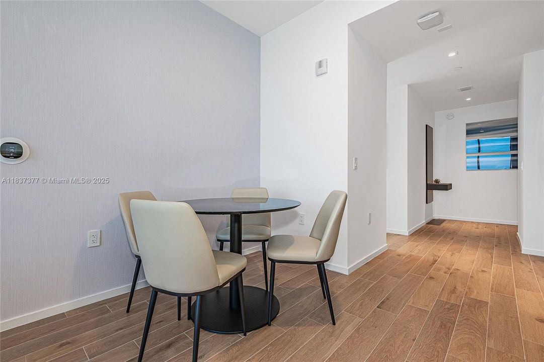 待售: $1,399,000 (2 贝兹, 2 浴室, 818 平方英尺)