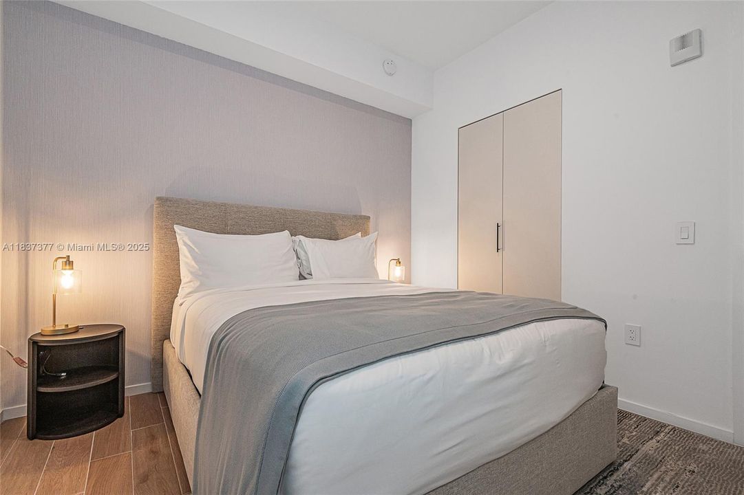 待售: $1,399,000 (2 贝兹, 2 浴室, 818 平方英尺)