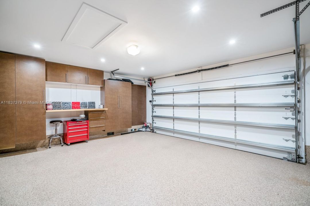 В аренду: $12,000 (5 спален, 4 ванн, 3834 Квадратных фут)