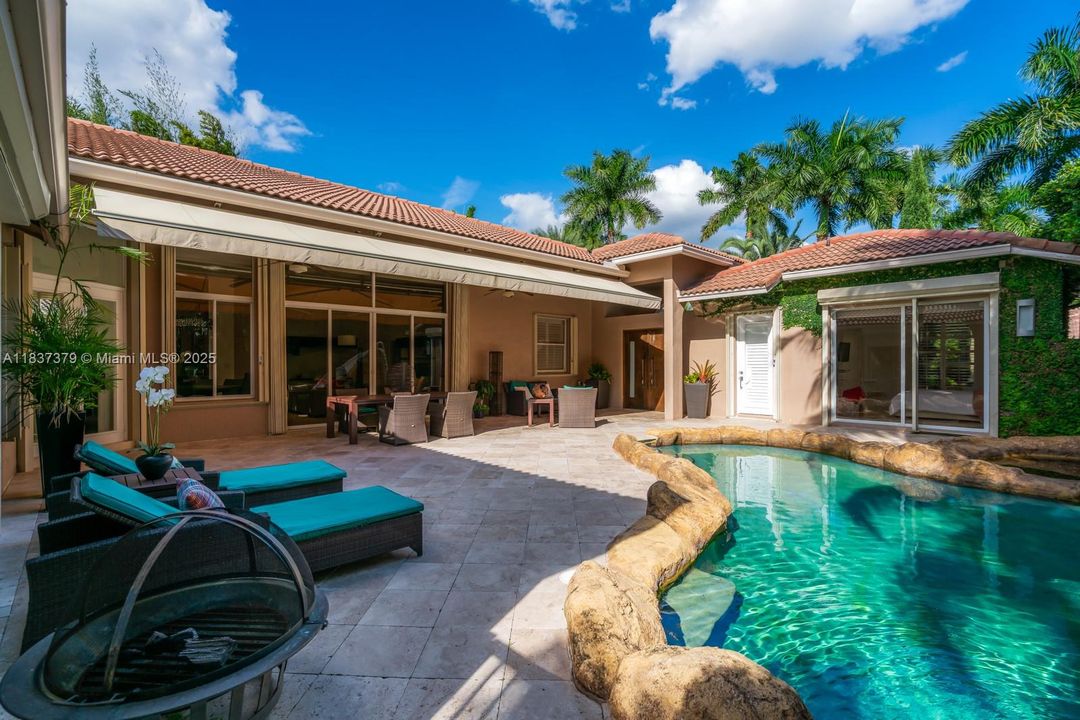 В аренду: $12,000 (5 спален, 4 ванн, 3834 Квадратных фут)