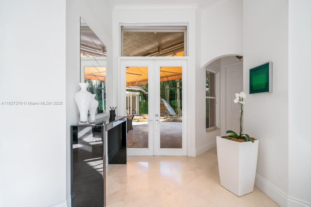 В аренду: $12,000 (5 спален, 4 ванн, 3834 Квадратных фут)