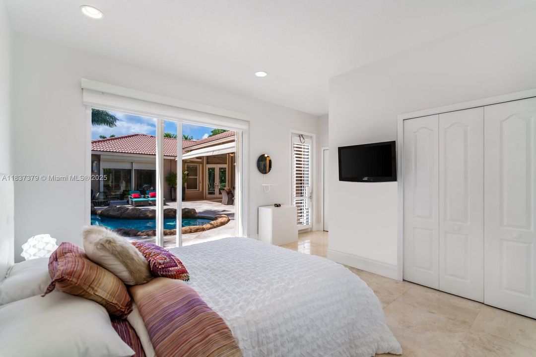 В аренду: $12,000 (5 спален, 4 ванн, 3834 Квадратных фут)