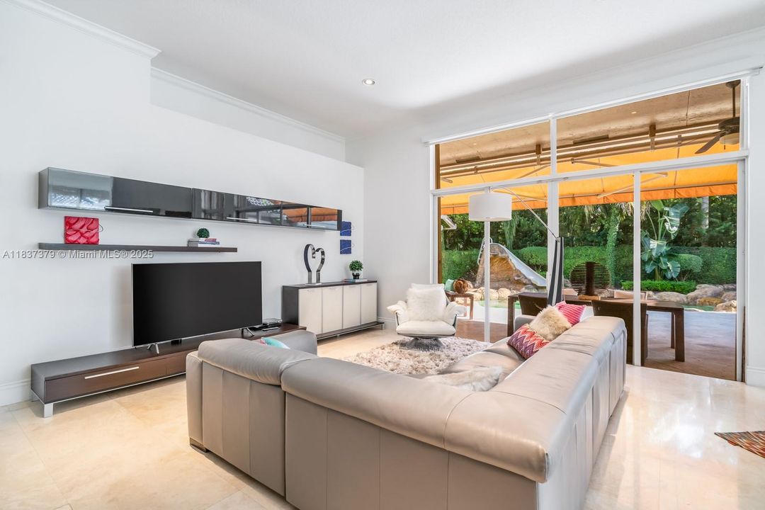 В аренду: $12,000 (5 спален, 4 ванн, 3834 Квадратных фут)