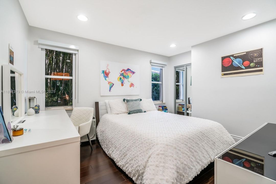 В аренду: $12,000 (5 спален, 4 ванн, 3834 Квадратных фут)