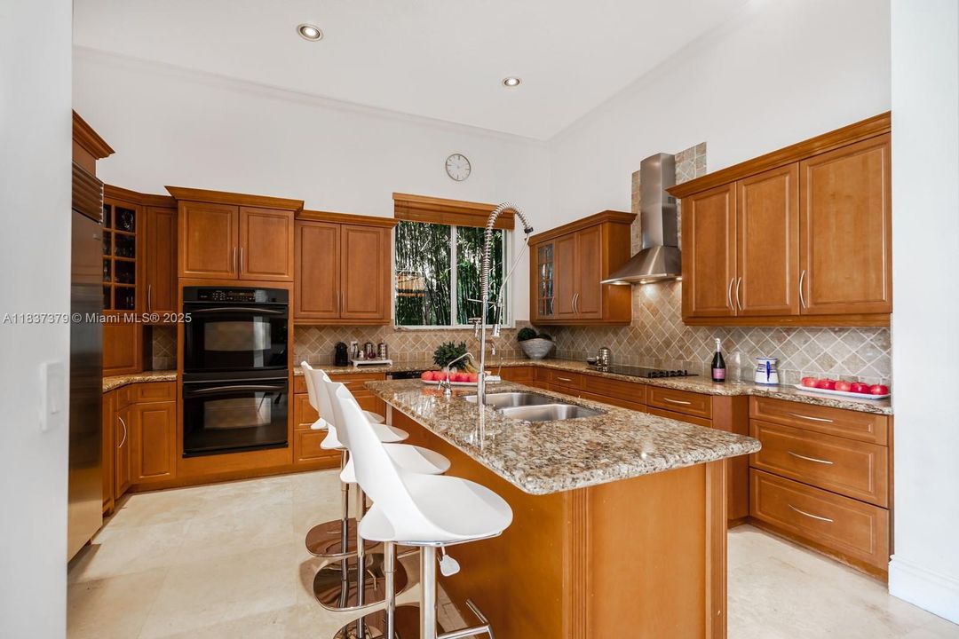 В аренду: $12,000 (5 спален, 4 ванн, 3834 Квадратных фут)