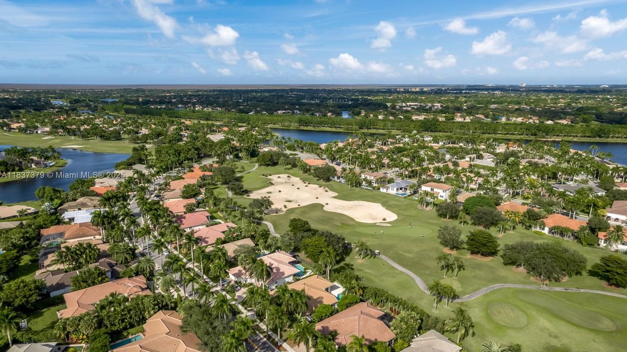 В аренду: $12,000 (5 спален, 4 ванн, 3834 Квадратных фут)