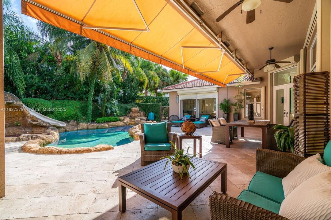 В аренду: $12,000 (5 спален, 4 ванн, 3834 Квадратных фут)