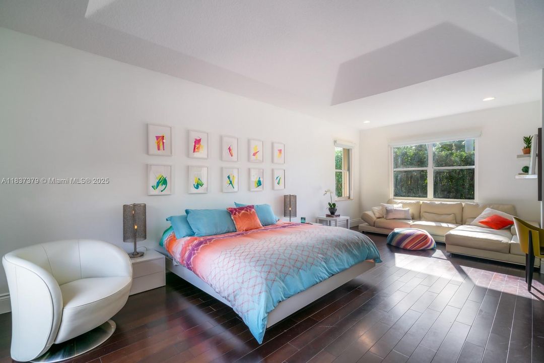 В аренду: $12,000 (5 спален, 4 ванн, 3834 Квадратных фут)