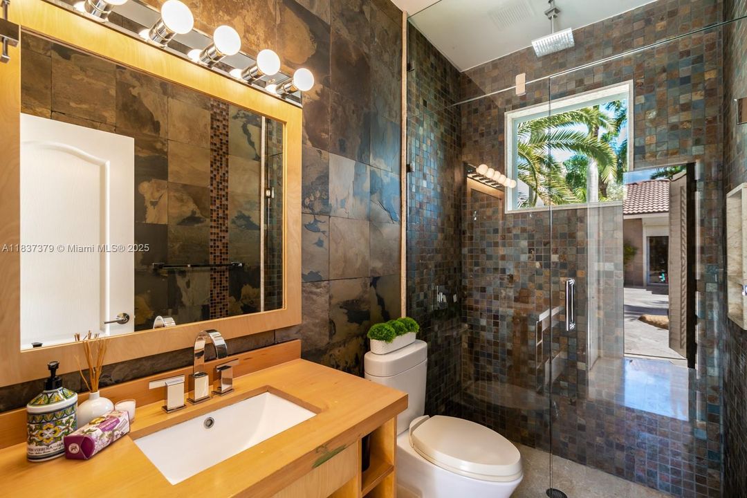 В аренду: $12,000 (5 спален, 4 ванн, 3834 Квадратных фут)