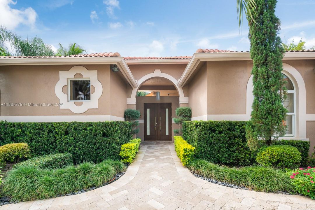 В аренду: $12,000 (5 спален, 4 ванн, 3834 Квадратных фут)